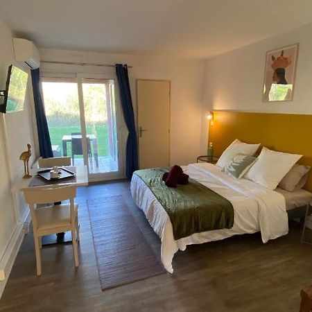 Joli Appartement 27M2 Oasis Provencale En Village Vacances En Camargue อาร์ลส์ ภายนอก รูปภาพ