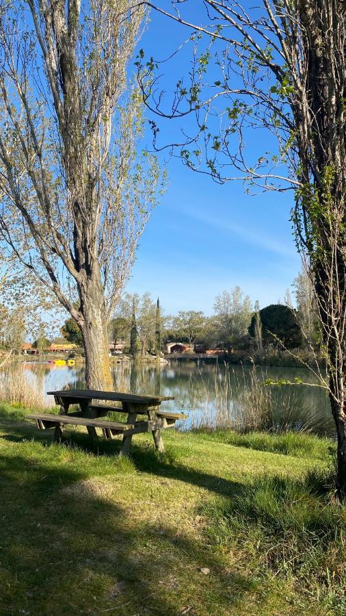 Joli Appartement 27M2 Oasis Provencale En Village Vacances En Camargue อาร์ลส์ ภายนอก รูปภาพ