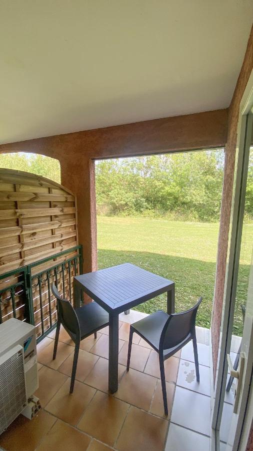 Joli Appartement 27M2 Oasis Provencale En Village Vacances En Camargue อาร์ลส์ ภายนอก รูปภาพ