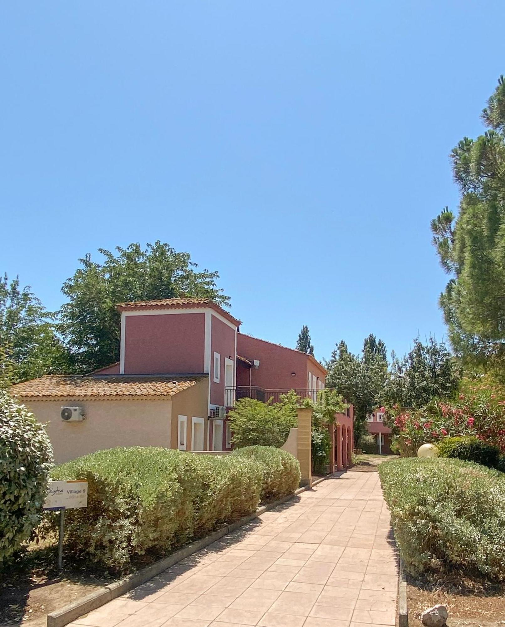 Joli Appartement 27M2 Oasis Provencale En Village Vacances En Camargue อาร์ลส์ ภายนอก รูปภาพ